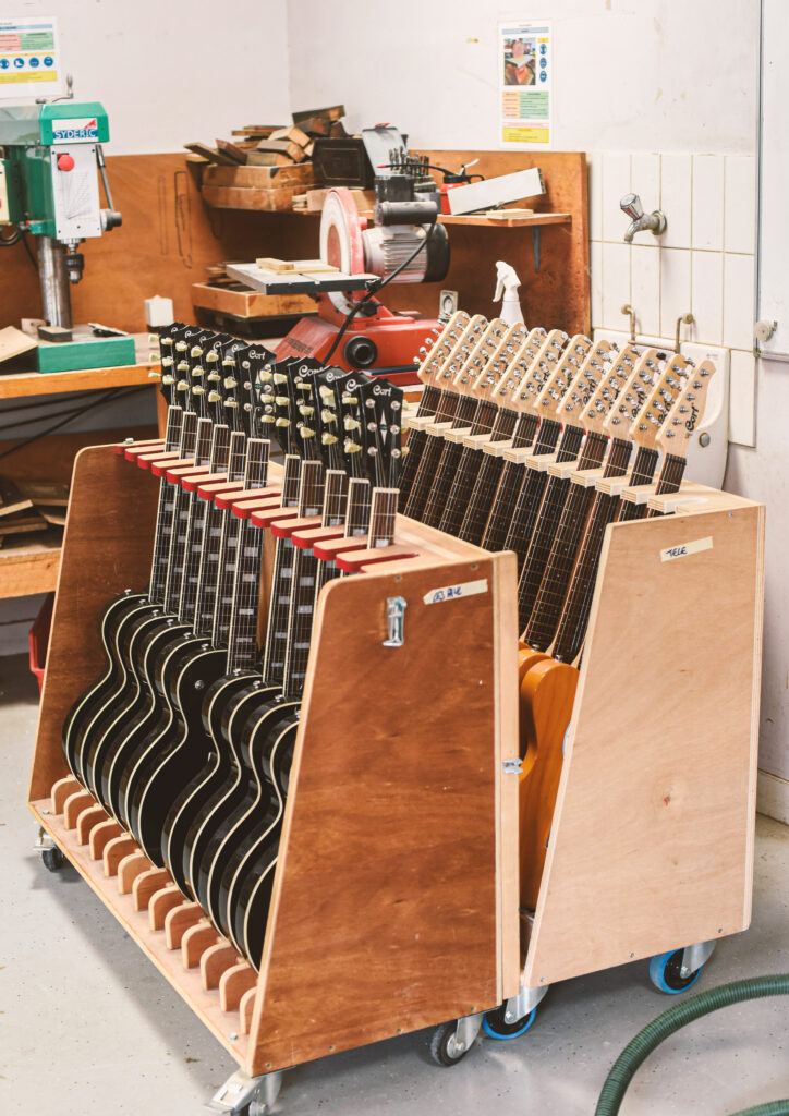 Dans l'atelier lutherie guitare de l'Itemm, l'école basée au Mans qui forme les professionnels de la lutherie.